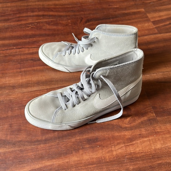Grey Nike high tops in women’s size 8.5 - Picture 4 of 4
